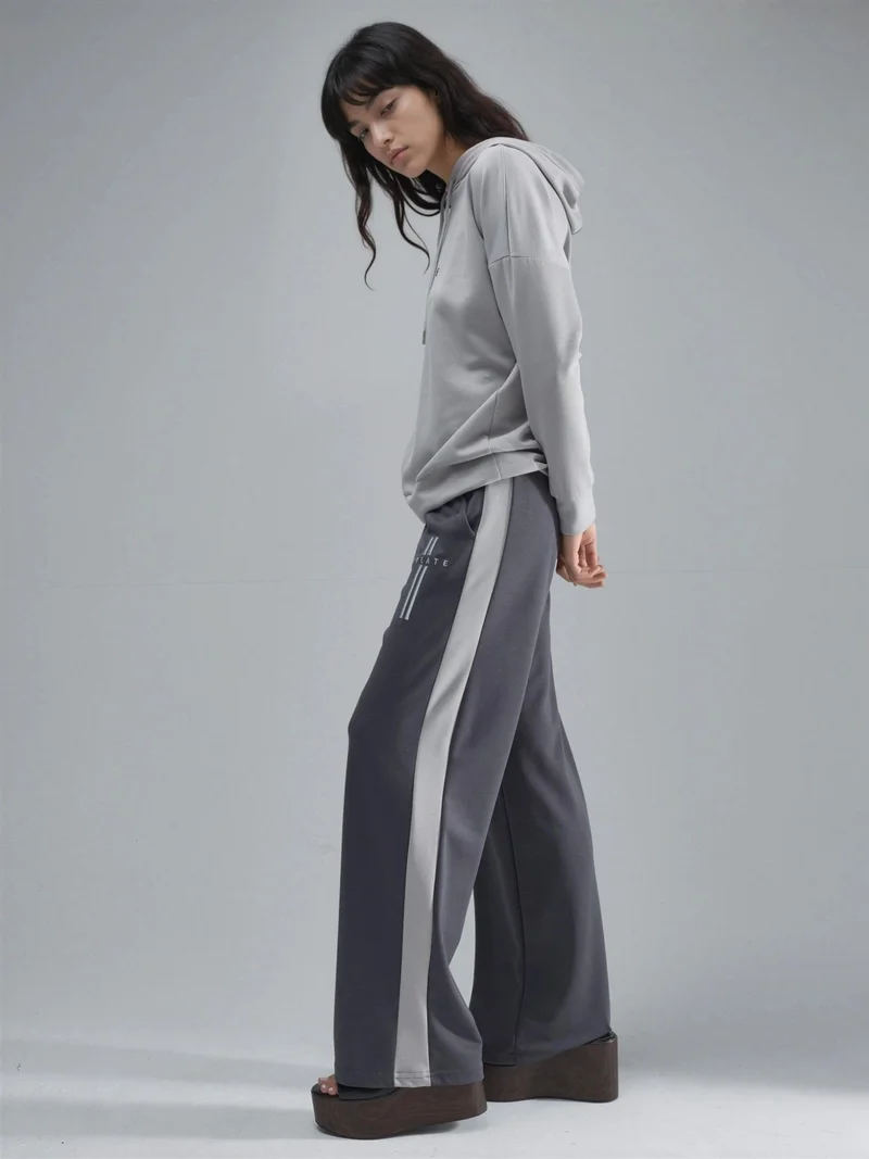 هيكاب طقم سويت شيرت بغطاء رأس مودال وبنطلون بتفاصيل مخططة من مجموعة بيرسان